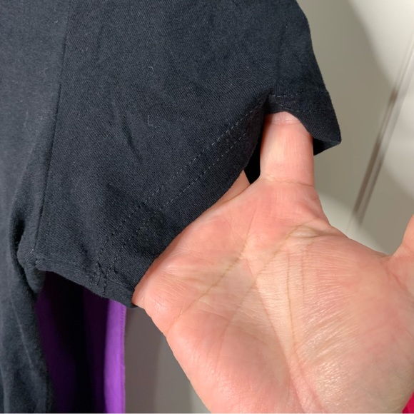 Batman Graphic T-Shirt with Removable Cape - Picture 3 of 10